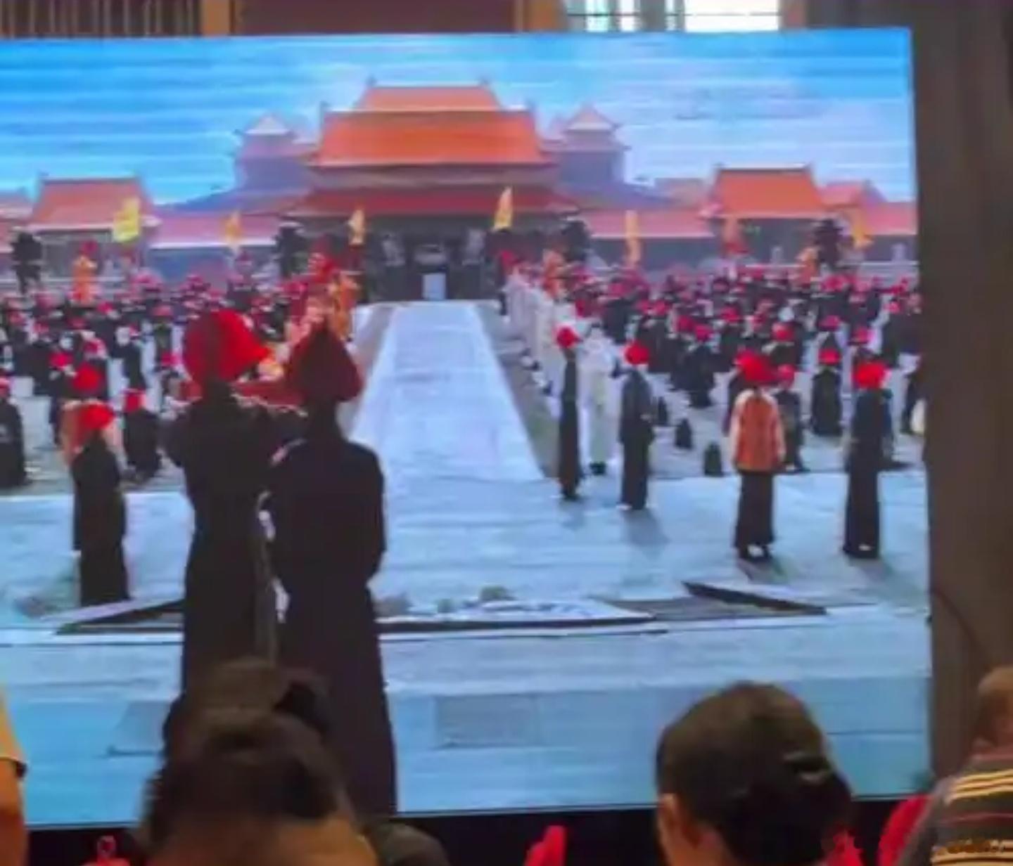 终于有人吐槽现在的婚礼流程了我觉得婚礼最让人讨厌的就是司仪，尤其是那种传统司仪，
