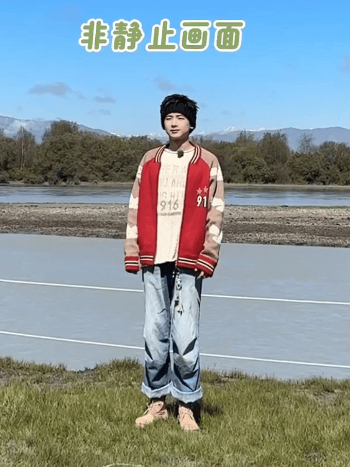 #白敬亭现在就出发# 急需一款像白敬亭这样的小萌包 ​​​