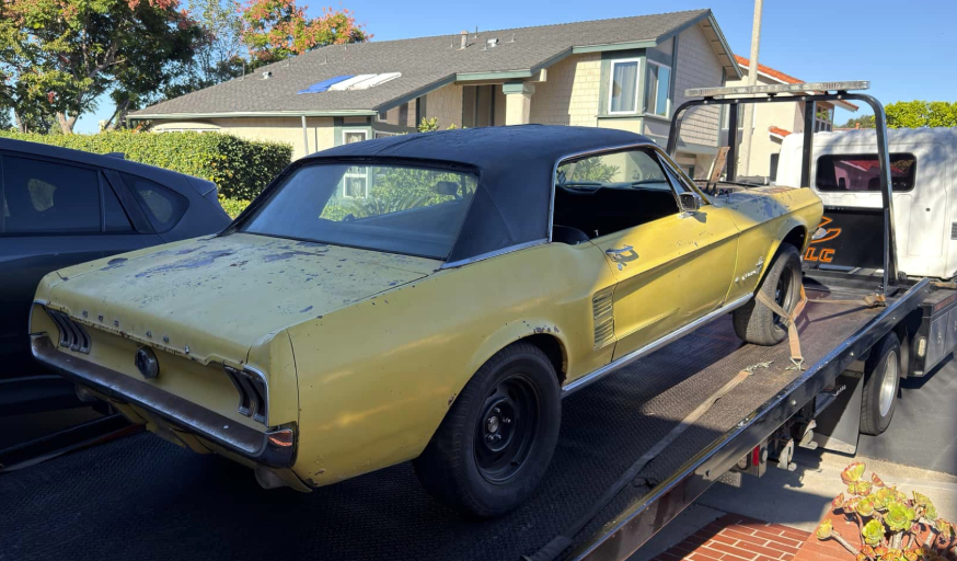 高净值藏家与修复厂正联手炒高经典车价格。第一代路虎揽胜、初代福特野马（1965-