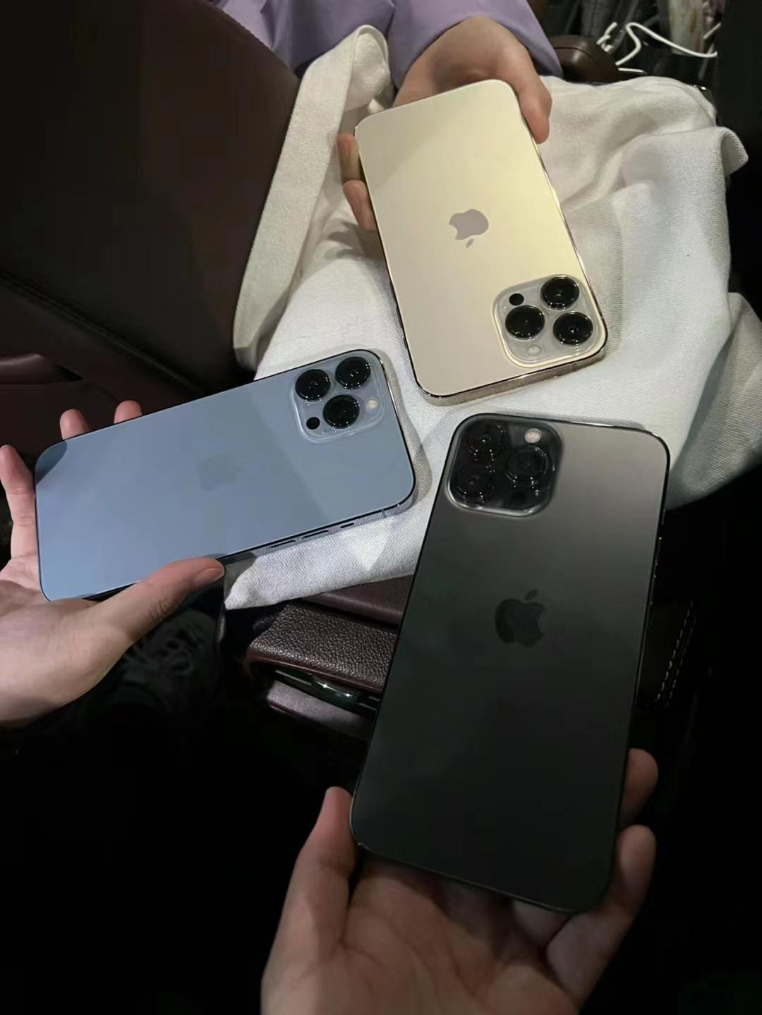 为什么全世界唯有中国人这么爱苹果手机呢？年年销量都是国内第一，其他国家的品牌少可