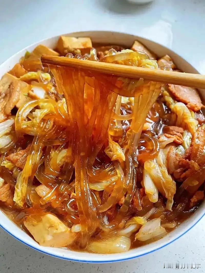 “白菜粉条炖豆腐”，知道是哪里人吗？
曾几何时，炖白菜、炖萝卜、炖土豆是整个冬天