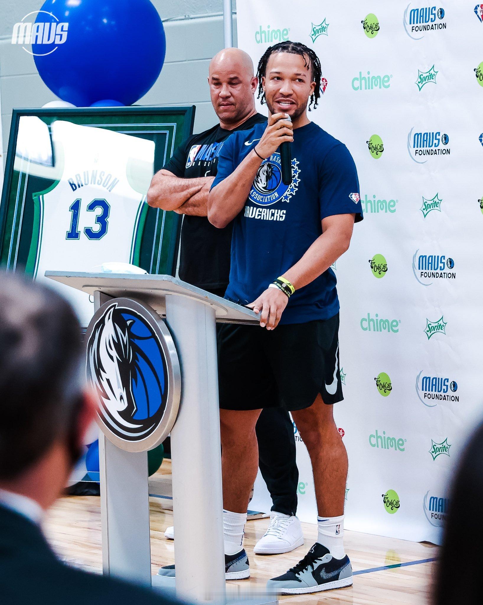 布朗森NBA生涯第一冠外加一个MVP，在NCAA两冠在手，但第一次MOP是阿奇迪