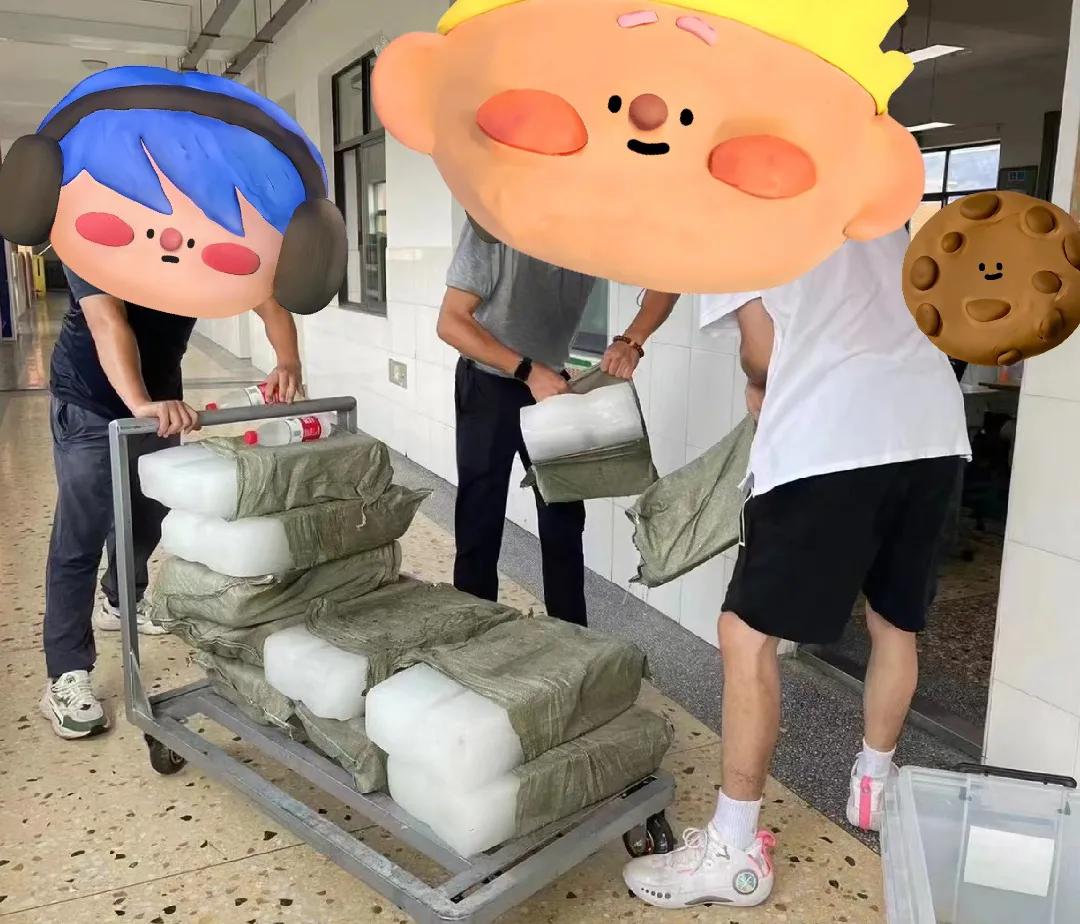 #一句话分享秋日感悟# 有些学校，不在开学之前买风扇，买空调，开学后，假惺惺买冰