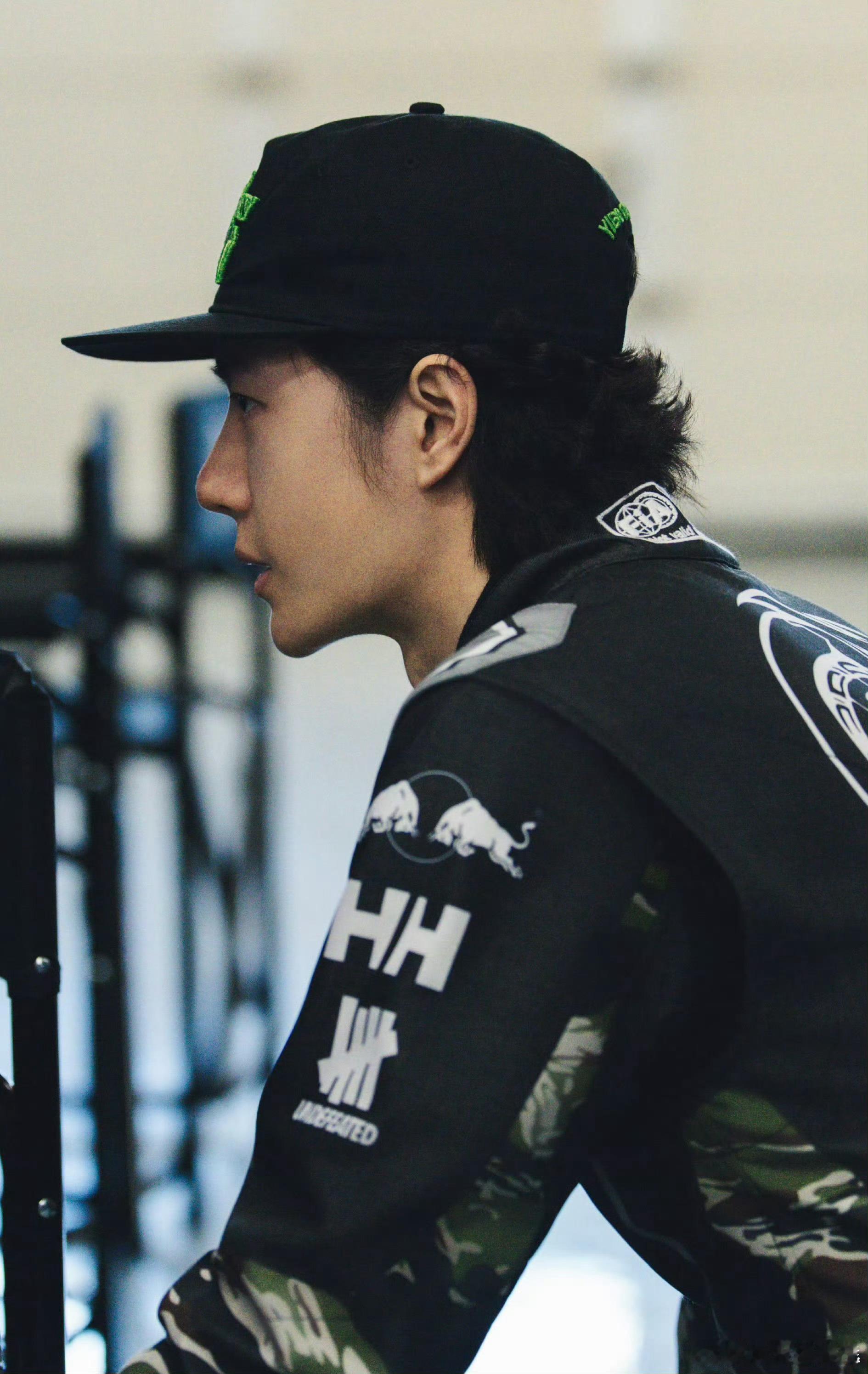 王一博切换不同状态都好帅～ 