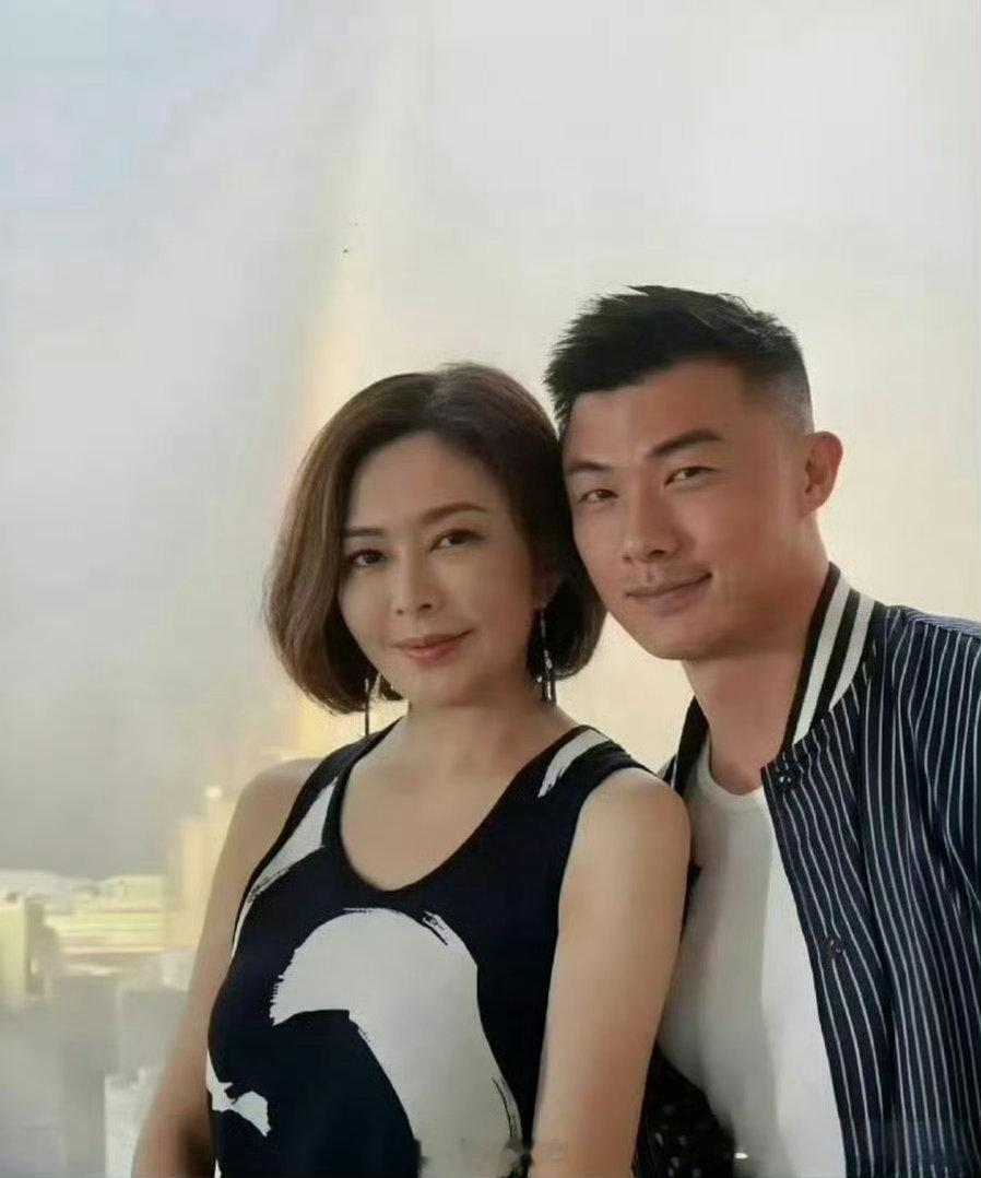 关之琳模特新男友才27岁老年关之琳好像杜华