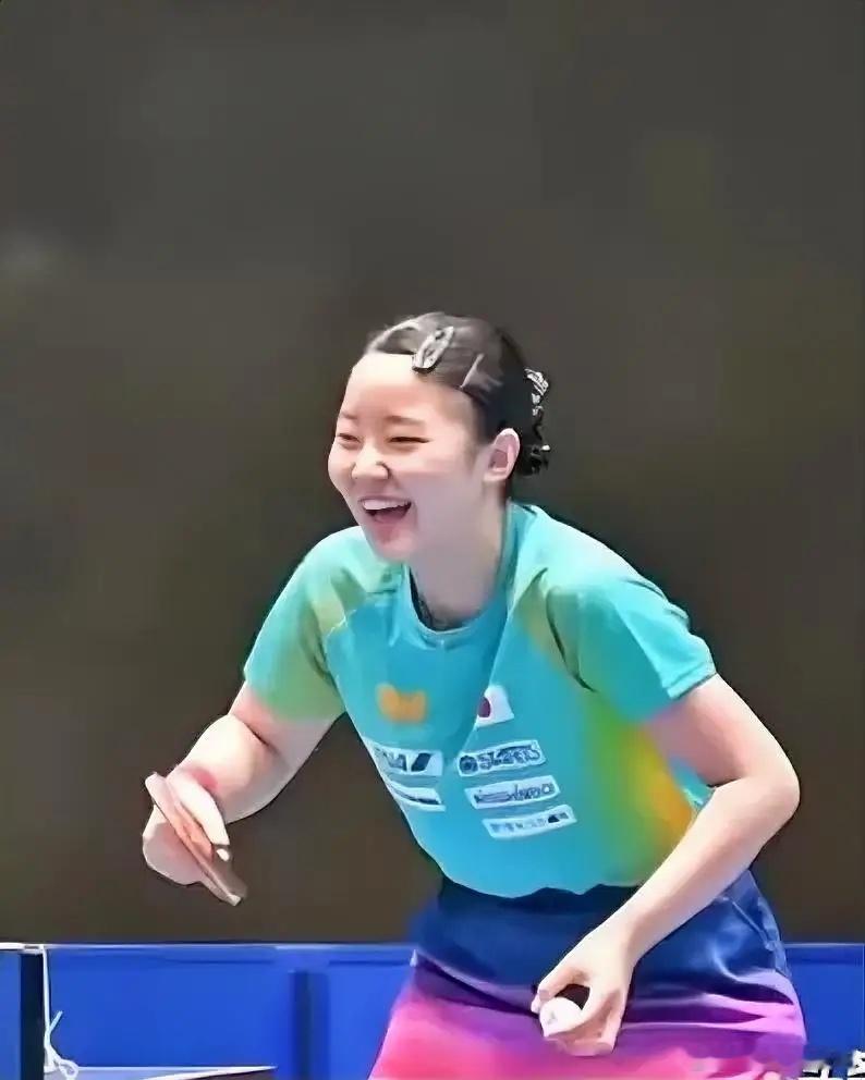 伦敦世乒赛女团淘汰赛快讯：在刚刚结束的伦敦世乒赛第二阶段一场淘汰赛中，日本女乒以