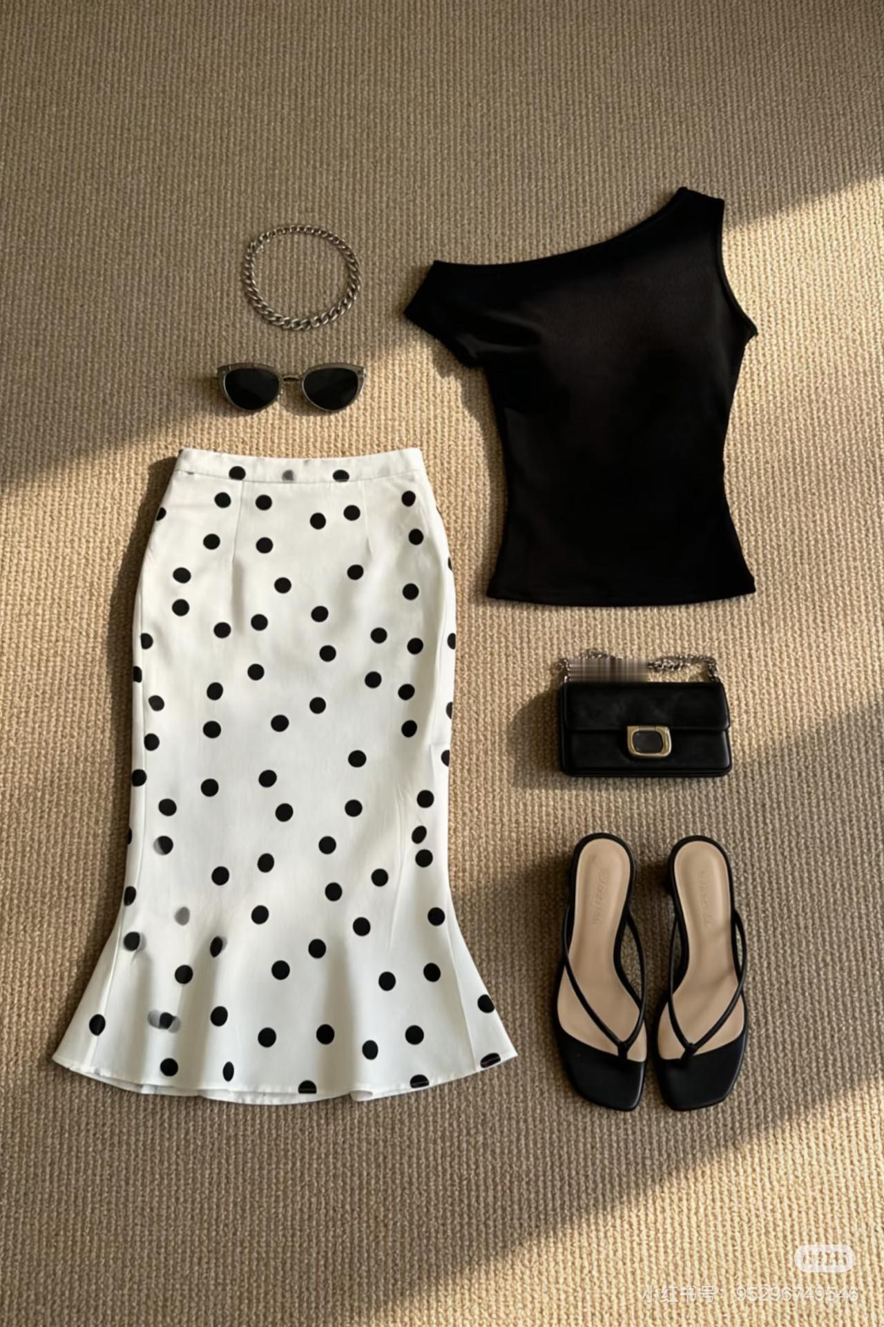 春夏裙子搭配公式✅
今天是温柔风的姐感穿搭✨ 和想去度假的心已达到巅峰🏖👗已