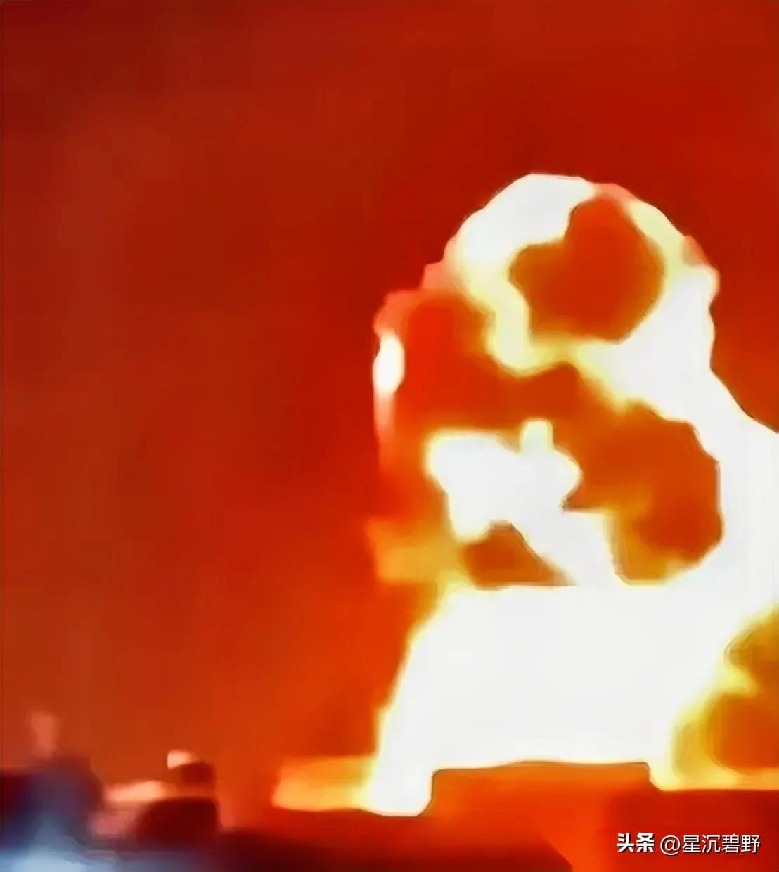 五枚导弹，拦下四枚，就那漏网的一枚，不偏不倚，正中天灵盖。炸的不是别的地方，是卡