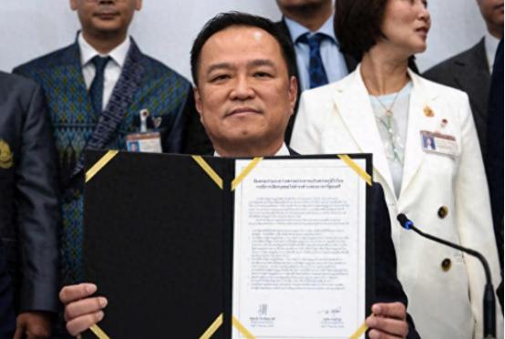 拿下战略高地后，泰国对华交底，特朗普很不满，要对泰动手了？
 
泰柬边境这阵子彻