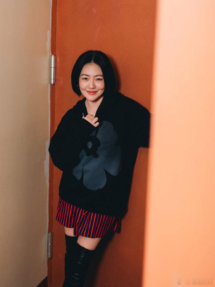 小S美成这样子小S美成这样子，状态超级好啊！ 小S47岁状态