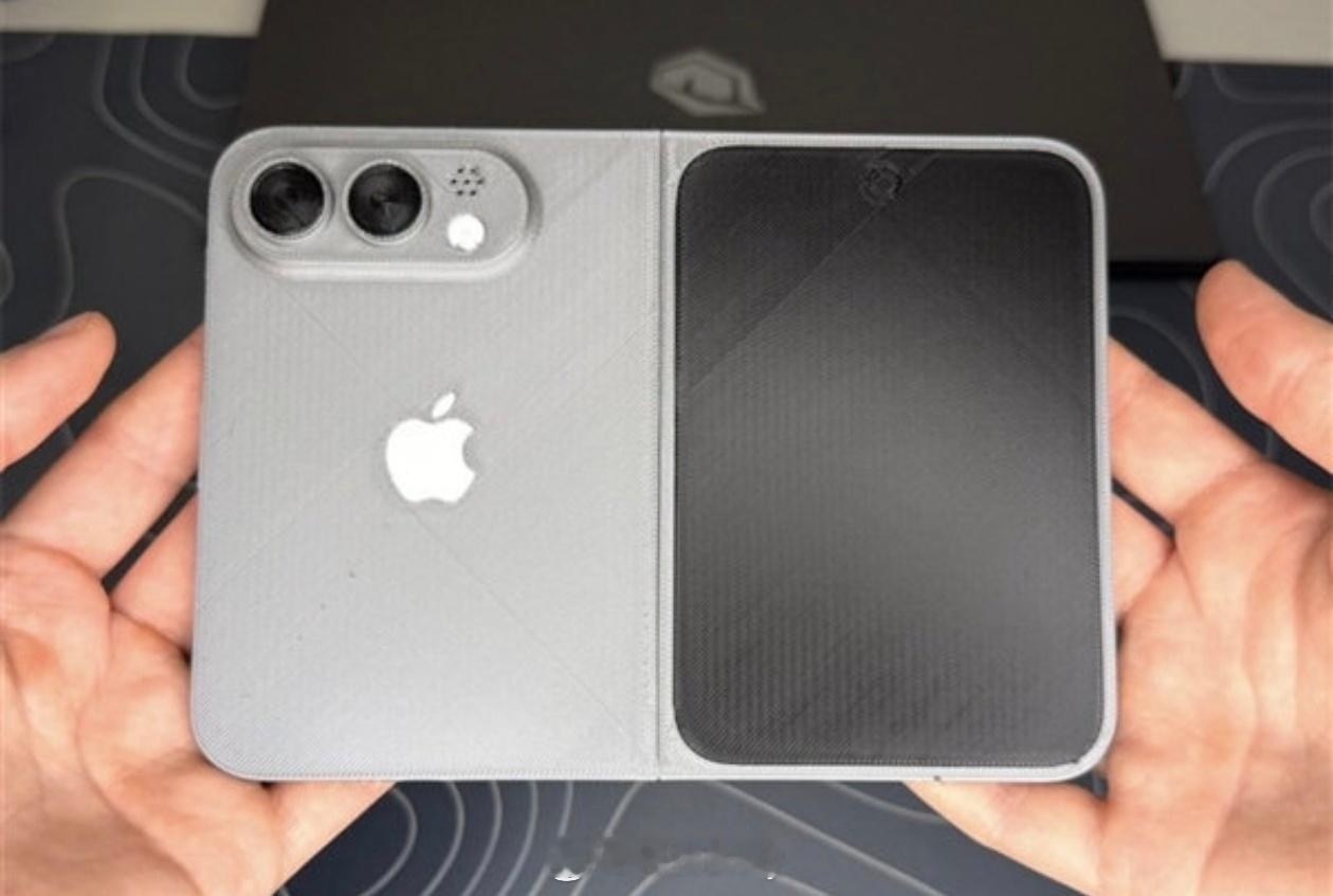 折叠屏iPhone外观实锤 咱们国产手机帮它先行探索出来了，而且屏幕更大，iPh