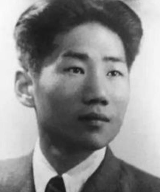 1950年，毛岸英回到长沙探望外婆，却遭到了姨外婆的讨债，“毛姑爷欠我的100银