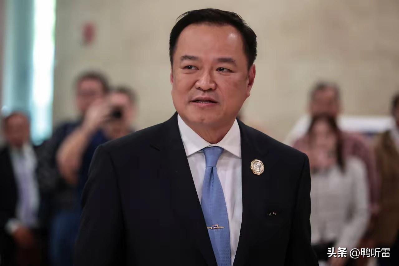丧事喜办？阿努廷真是“巧舌如簧”，泰国发生校园枪击案，造成20余人死伤。他第一时