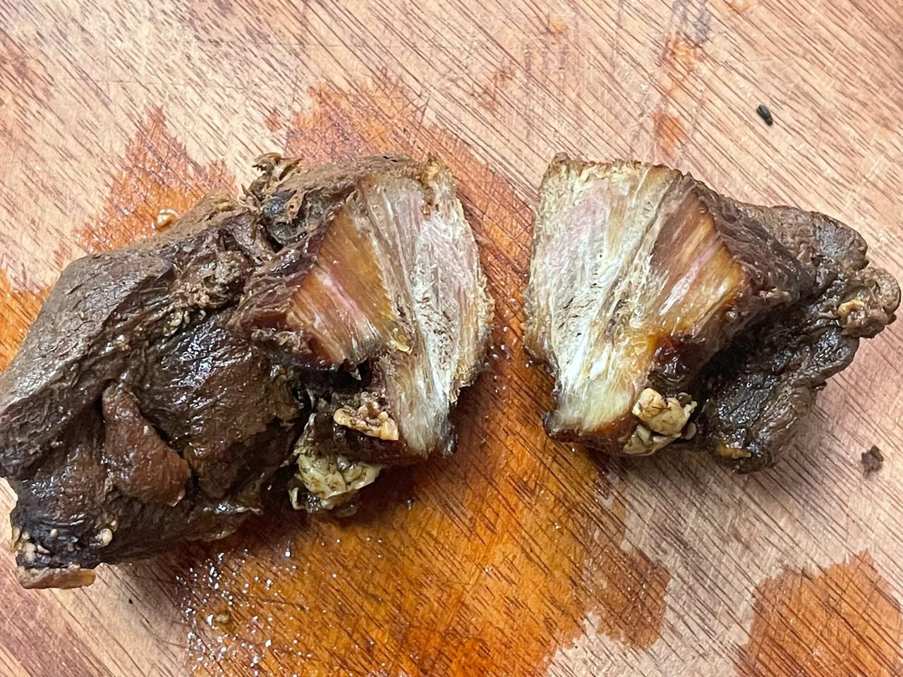 你在菜市场买到便宜牛肉了吗这个是我在菜市场买的85一斤的牛肉，老板说是冷冻牛肉卤