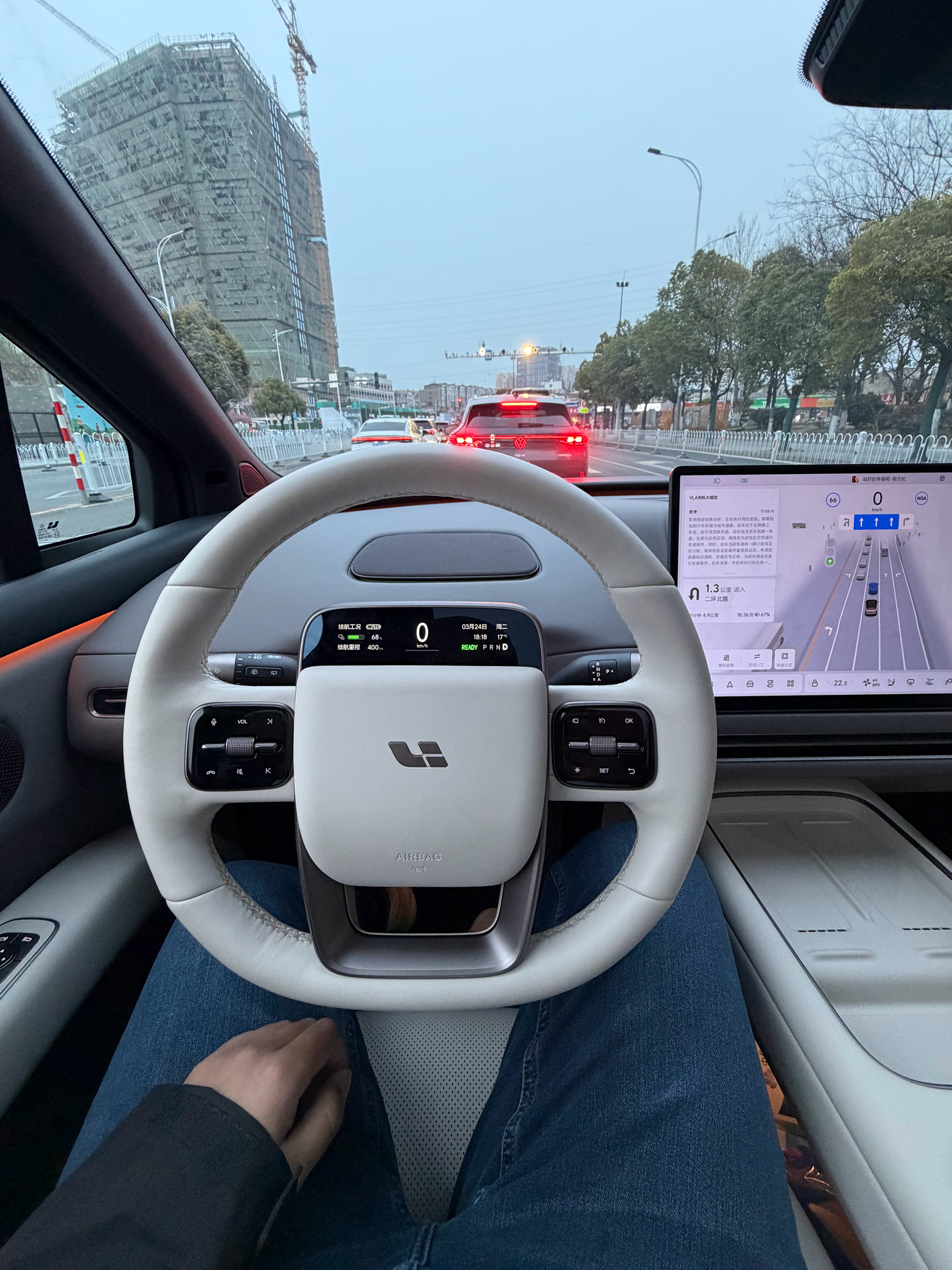 理想i6第10万辆量产车正式下线上周试驾了理想i6，这车确实可以。坐着舒服，开起