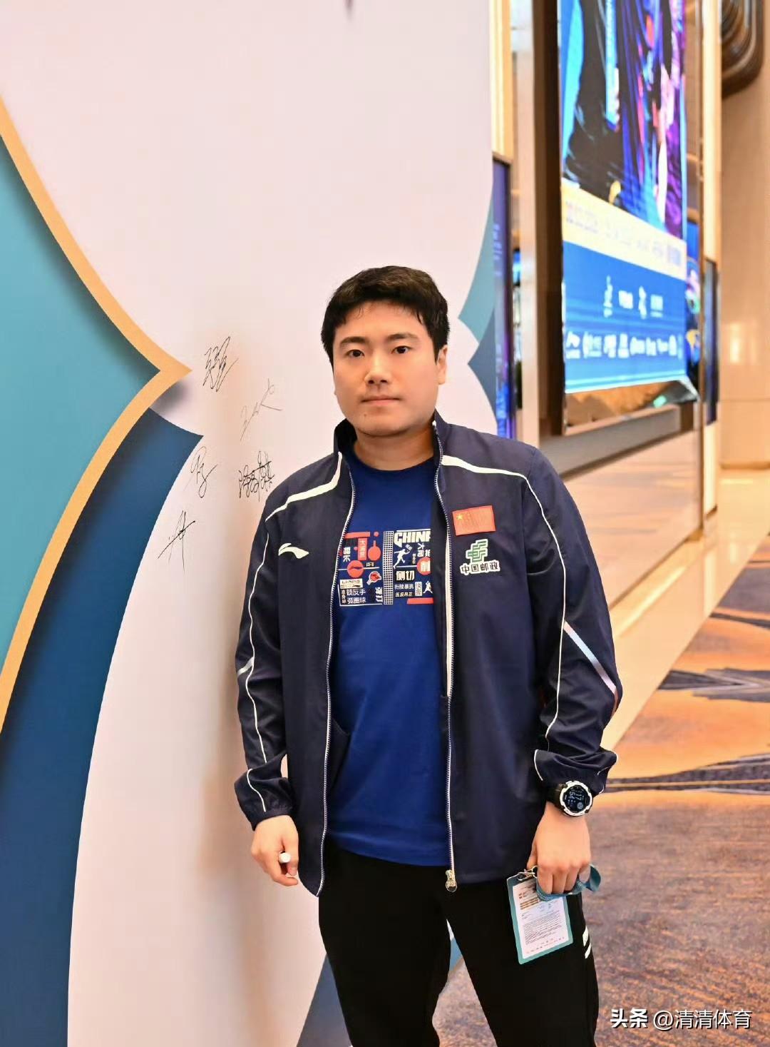 梁靖崑·澳门世界杯欢迎晚宴现场📸
 
大胖这模样也太乖了吧！眼神温温柔柔，整个