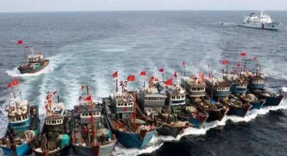 中方48艘渔船停靠“鲎藤礁”，菲军方下令“清场”，中方态度让人紧张不已！

很多