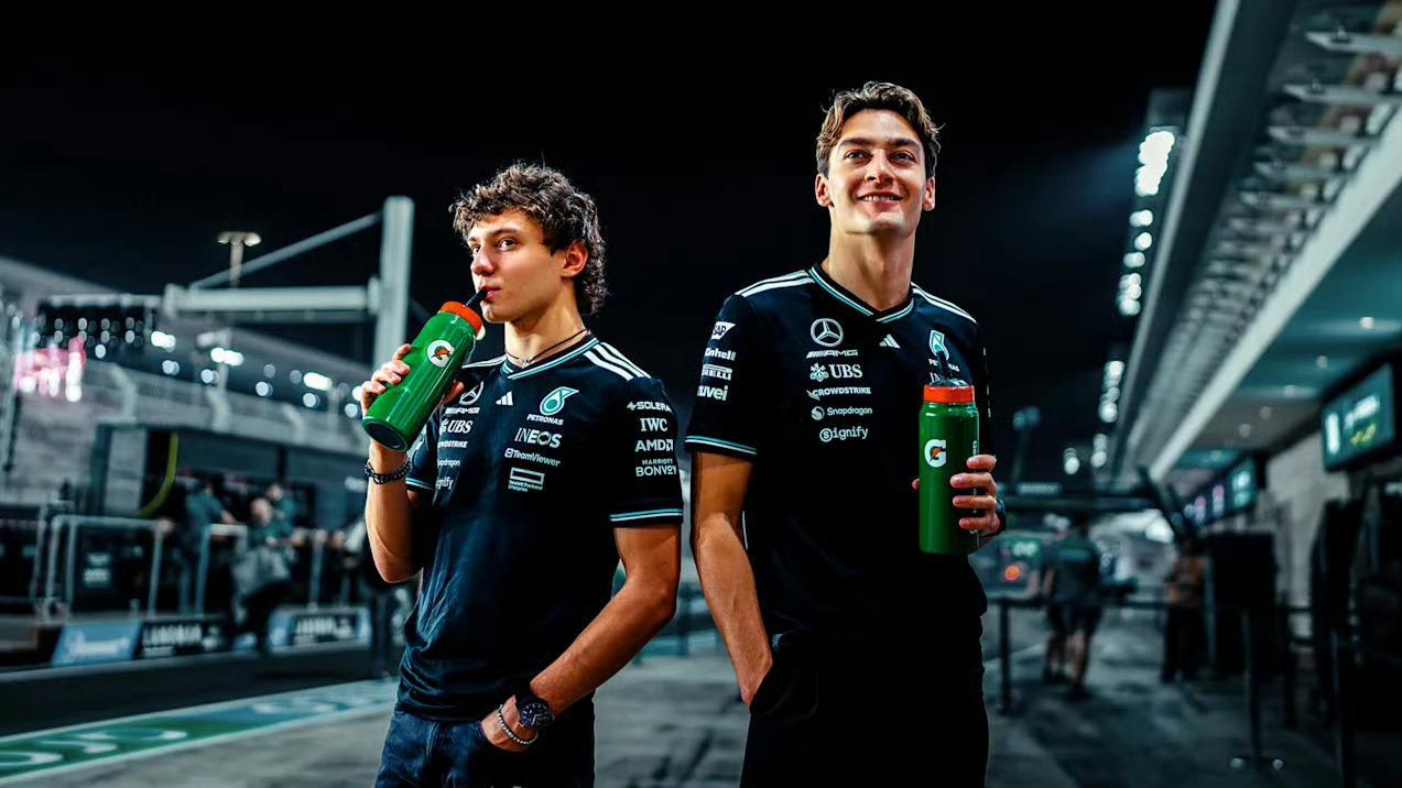 梅赛德斯F1车队官宣与百事公司达成多年合作协议！这是自1991年七喜品牌赞助乔丹