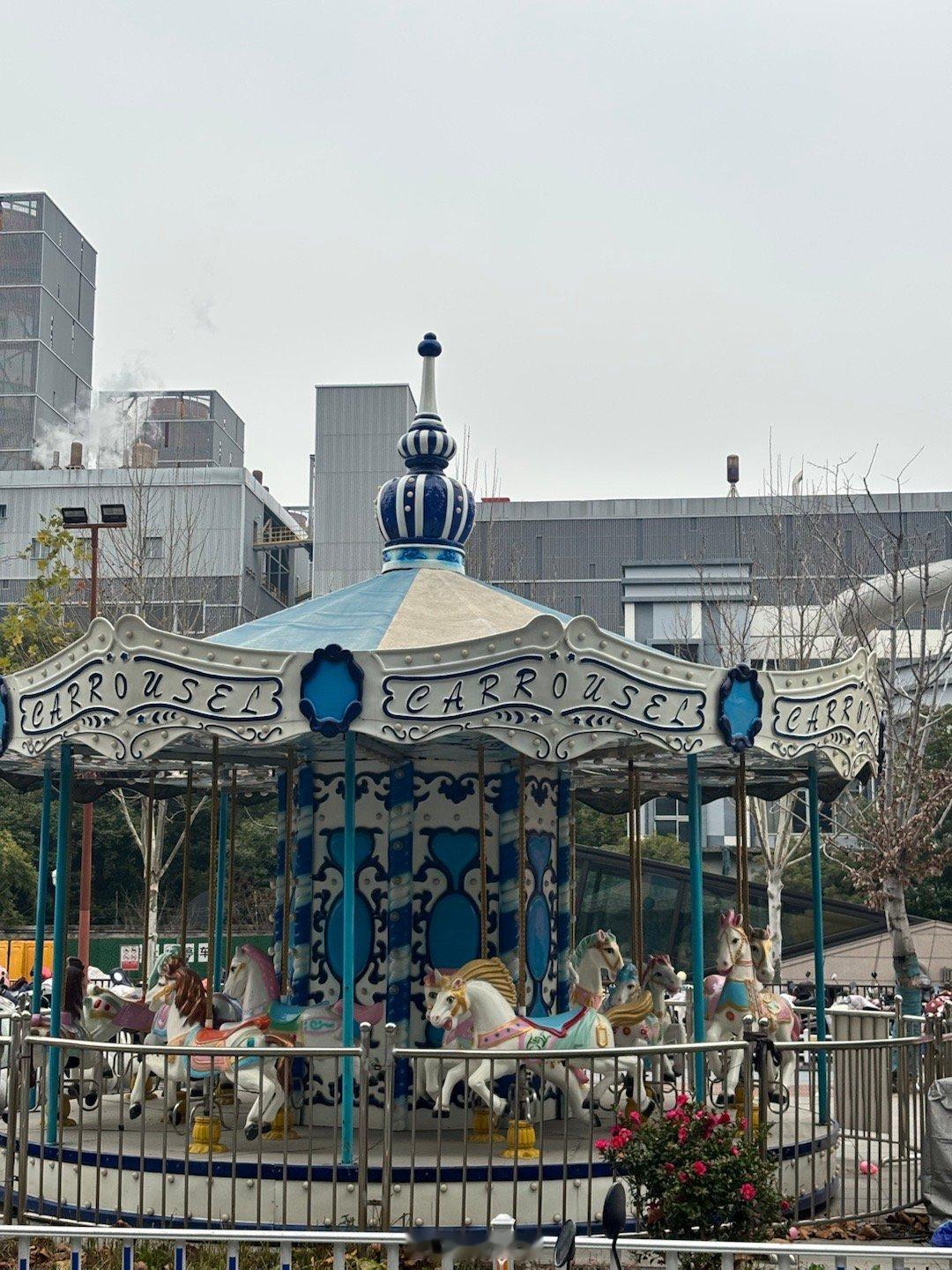 早上坐了一个半小时的地铁，有种相当恍惚的感觉，毕竟上次坐这么久的地铁貌似10年前