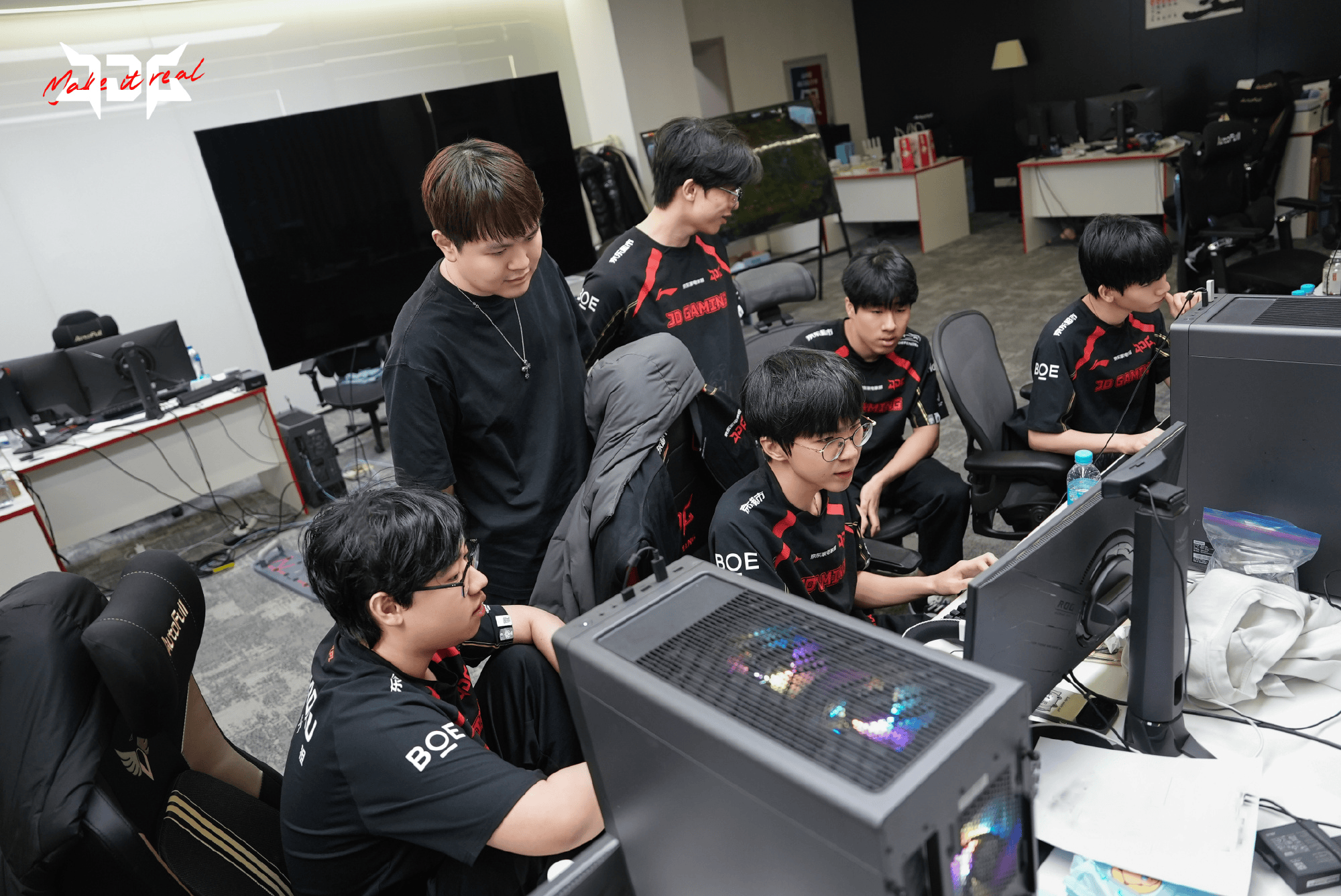 战胜EDG后，JDG众选手发文：继续加油，我们西安见