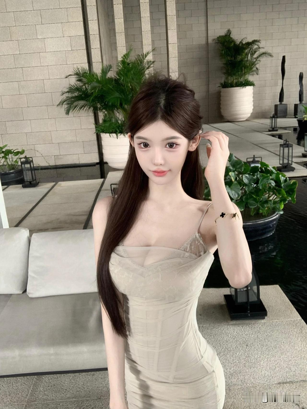 白衣翩翩，翠裙飘逸。#分享绝美佳人照# #清新美照分享# #靓妹倩影分享# #灵