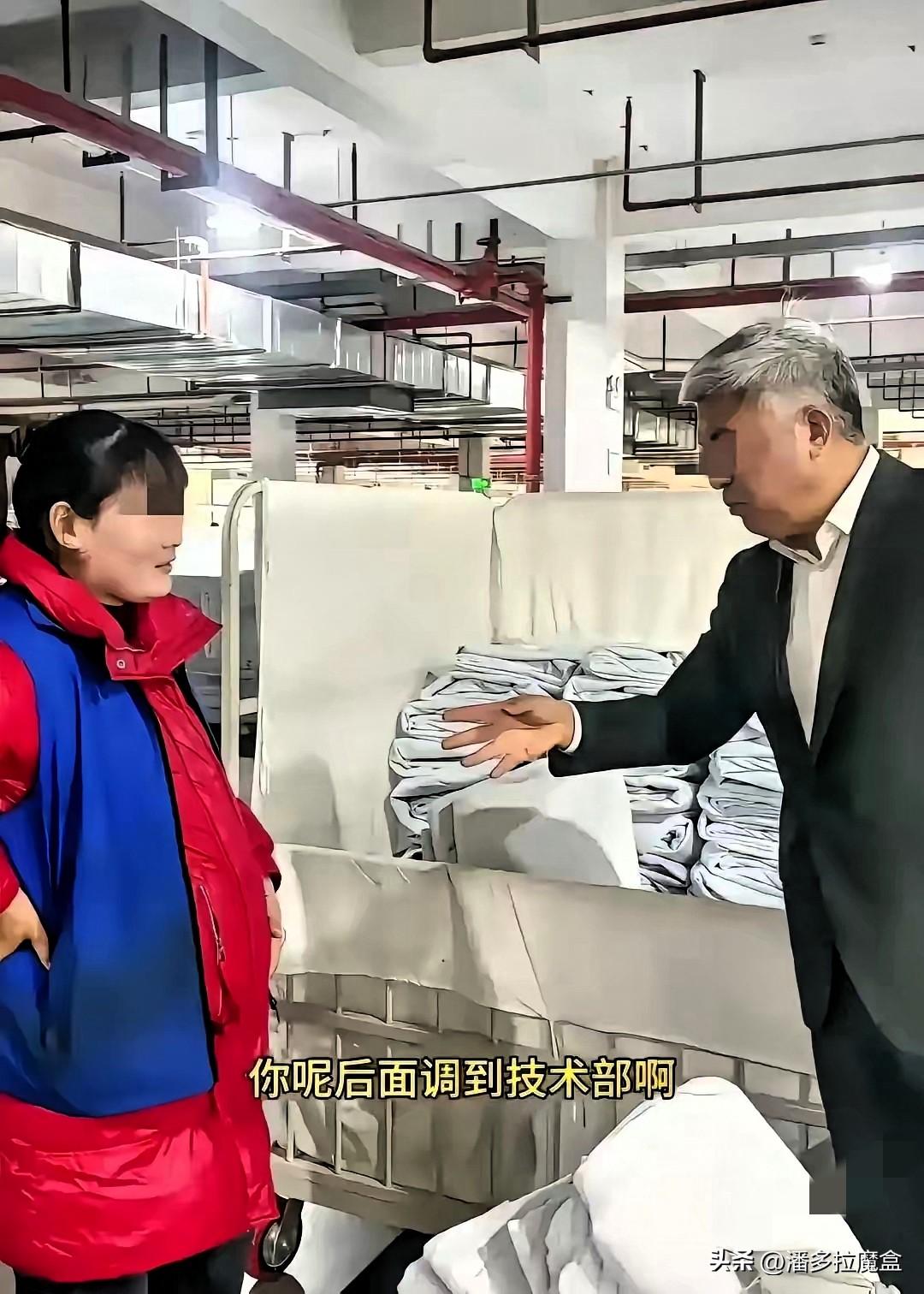 挺着快临盆的大肚子，弯腰去搬重货。

安徽宣城这家工厂里的一幕，把巡查的老板当场