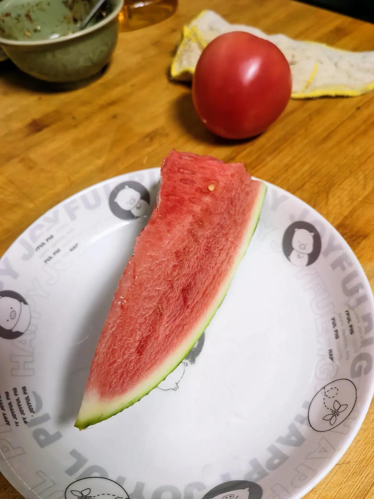 8424西瓜口味好，顺便买了四分之一，在瓜摊旁等老婆的过程中，看四五位路过的人询