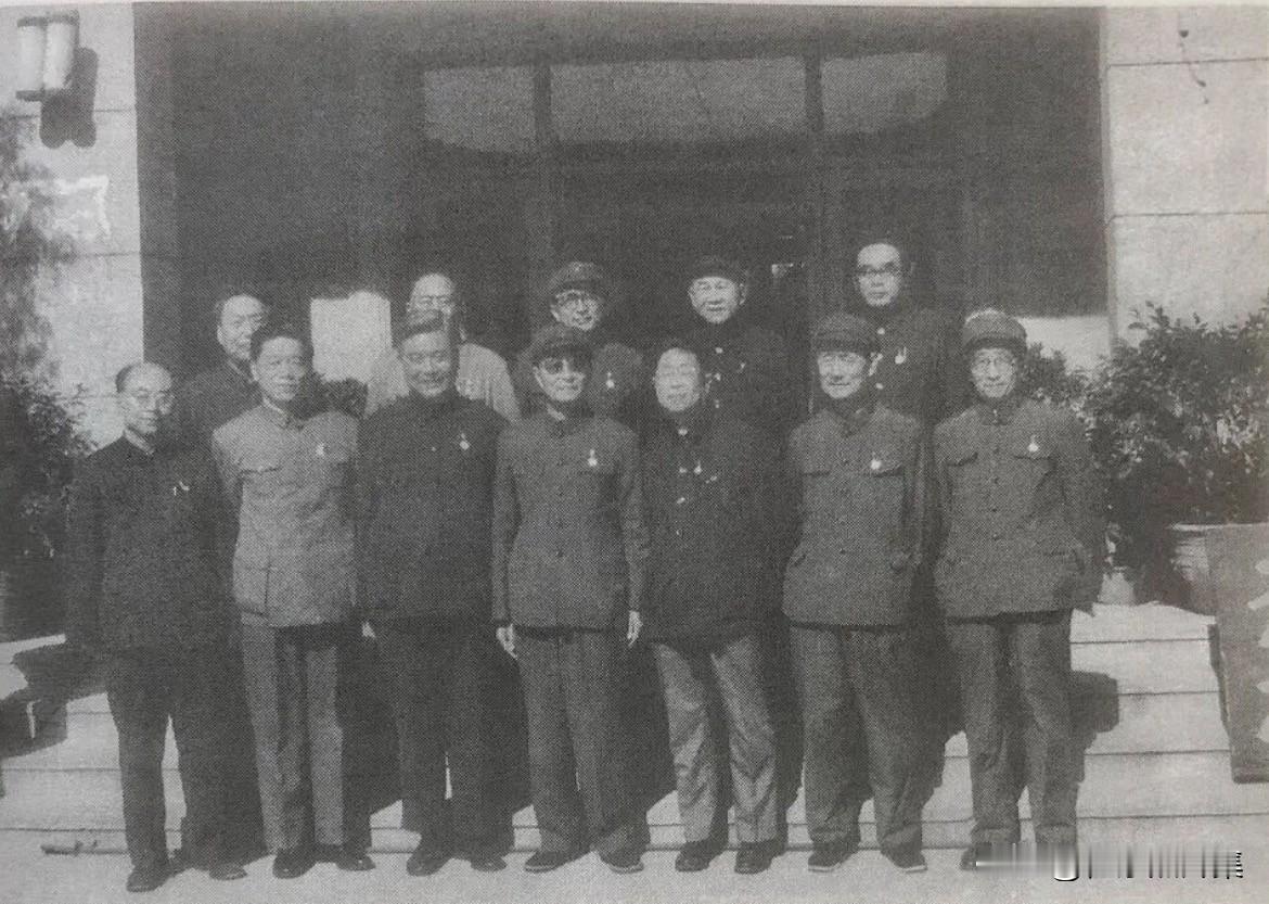 1984年10月16日，纪念我国第一颗原子弹爆炸成功20周年时，与会领导在九所1