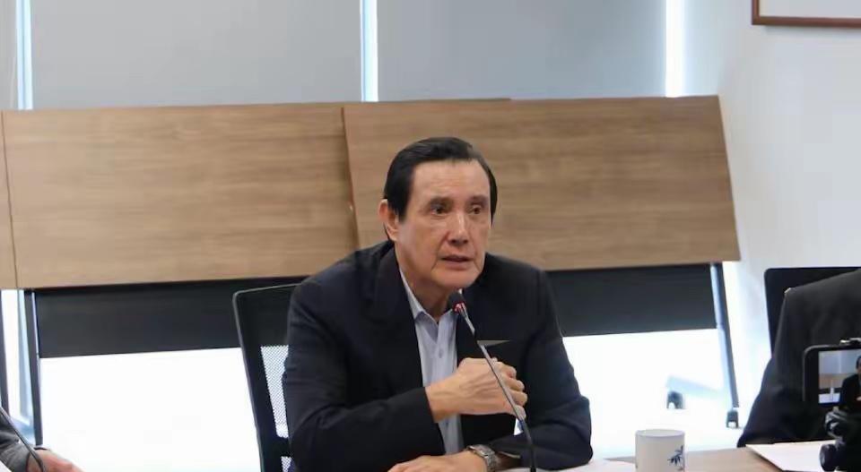 基金会事件已经完全脱离了掌控，老领导正式检举多年的下属，下属也开始全面反击。
