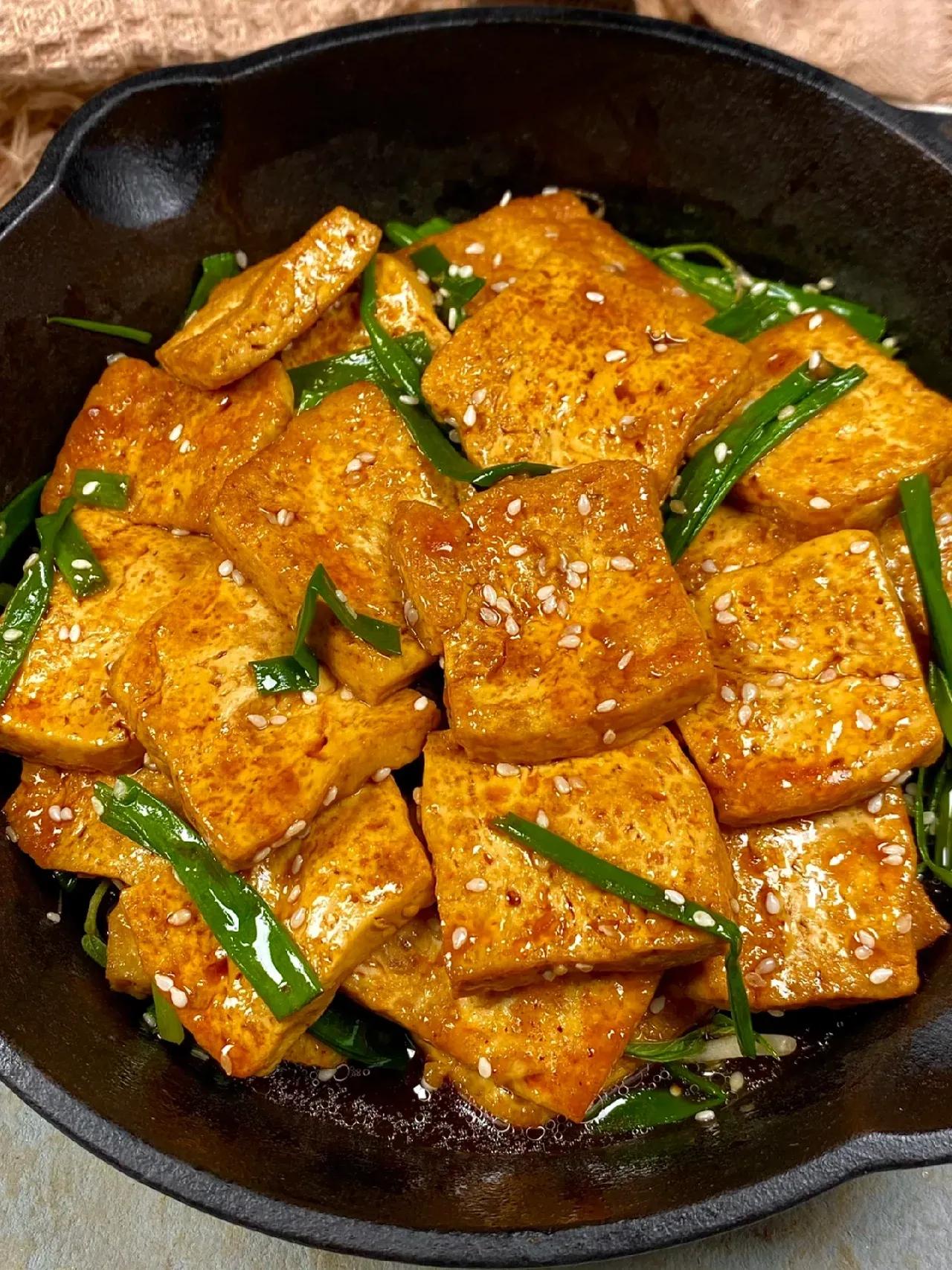 吃不够，根本吃不够！我妈做了十几年的配方！巨巨巨好吃！！！|||香煎脆皮豆腐！！