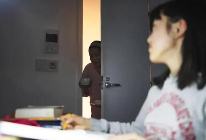 太过浪费！一女子发现自己的孩子现在每天放学都要洗澡，并且一洗就是半个小时，这就耽