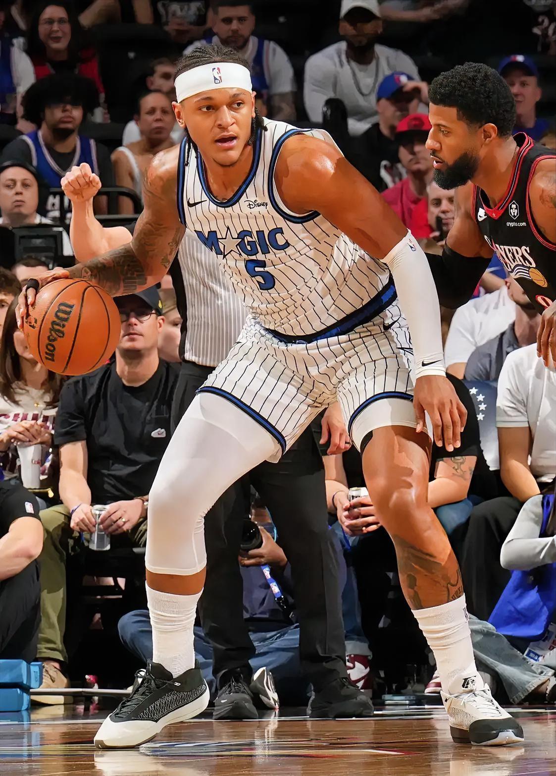 班凯罗真是水货状元！今天附加赛魔术客场挑战76人，目前86：92落后76人。作为