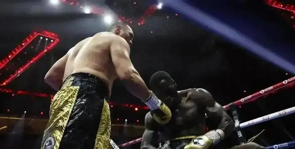 再输一场，彻底出局！
 
41岁的张志磊，眼下只剩两条路。一条是8月飞伦敦，跟英