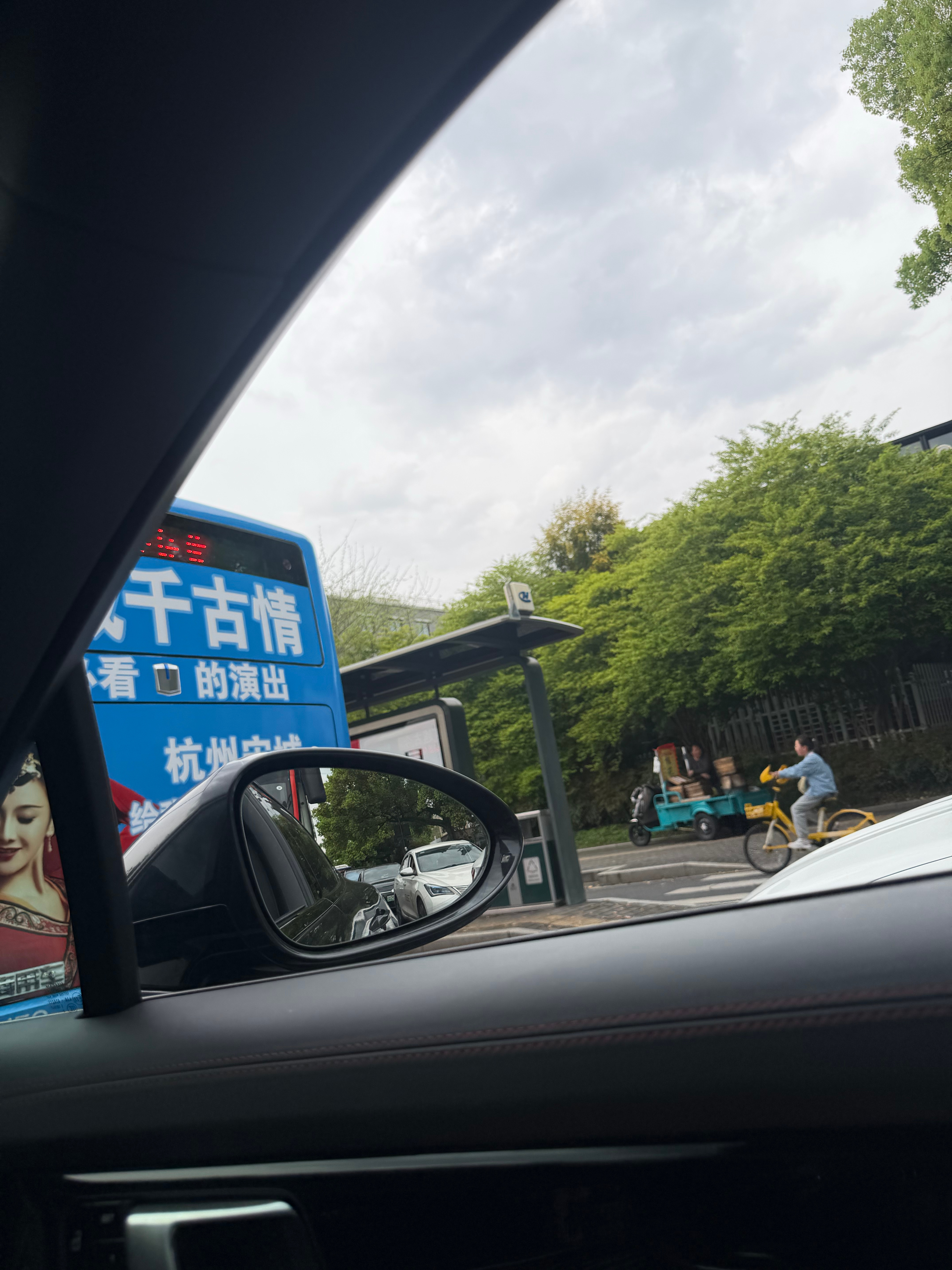 今天西湖好堵哦 