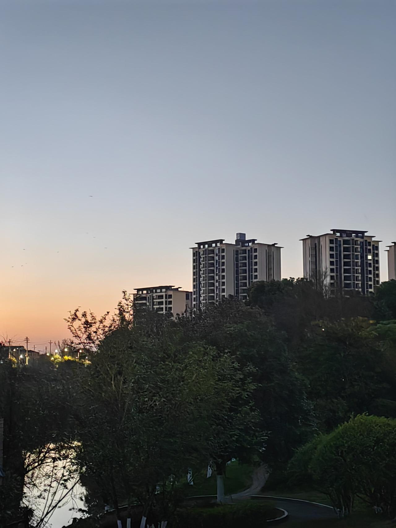 今年春天最想实现的心愿安静祥和的傍晚永远都不会变味