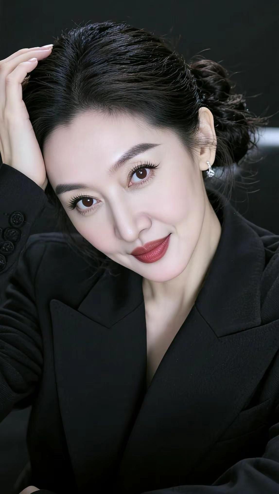 黄昏无霞，何以为黄昏，青春无你，何以为青春 黑西装写真