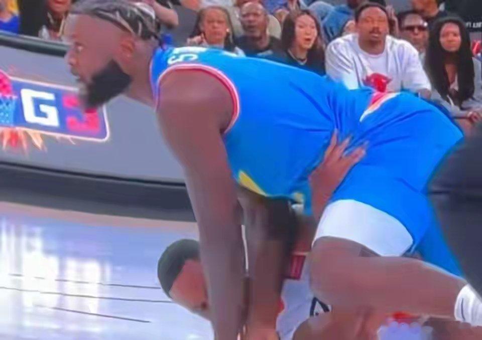 芬森在BIG3挥拳遭驱逐。当初在辽篮的时候，这么好的外援郭士强不会用，给他大侄子