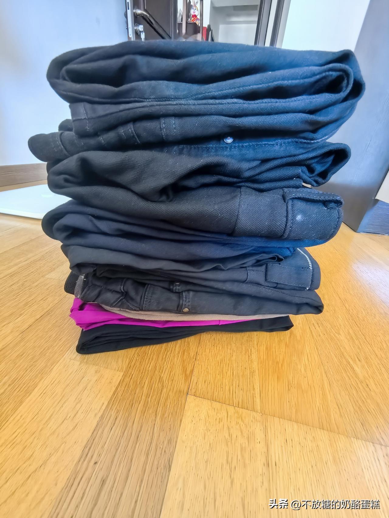 清除一批👖，这些裤子最少都有五年没有上身了。

总想着时尚是个圈儿，风水轮流转