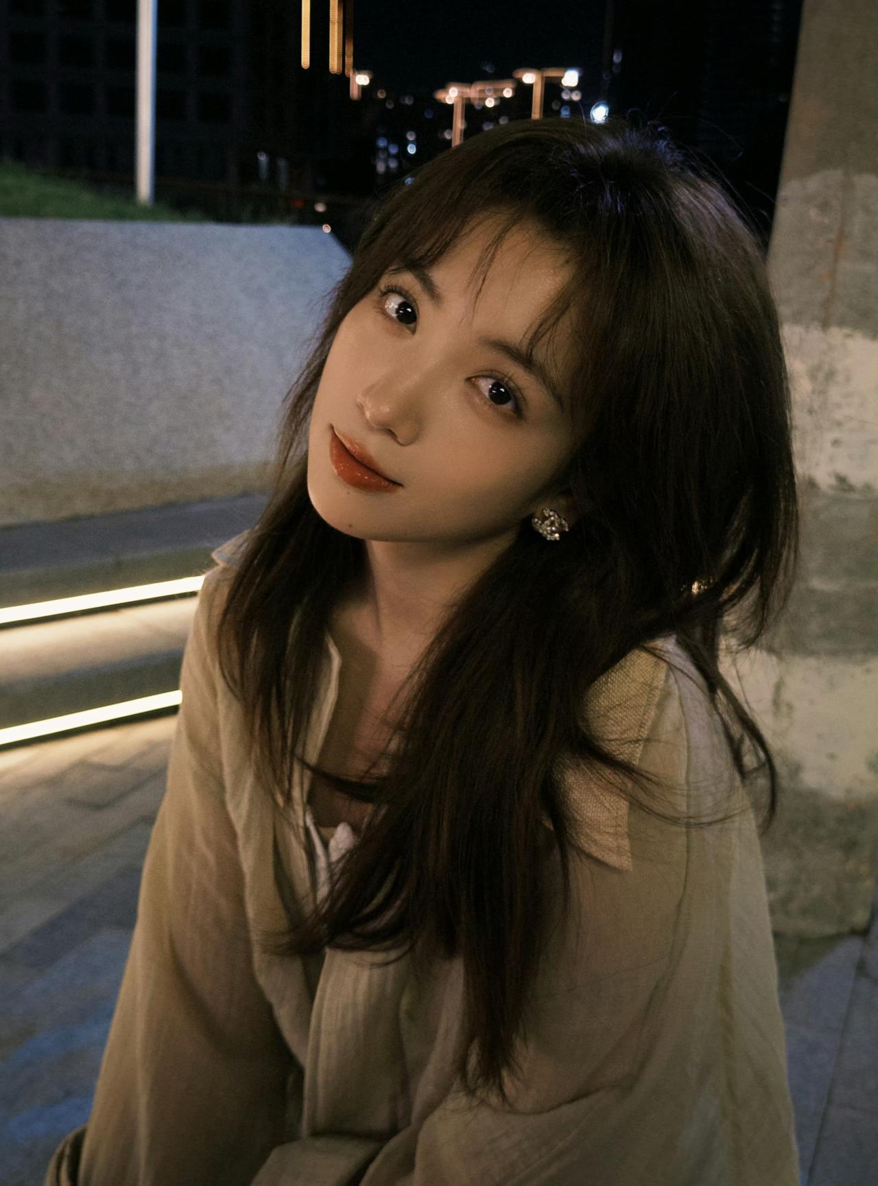城市入夜，江山出没。捕捉一只野生‘美萌’代露娃 ， 原来职场菜鸟的深夜，也有属于