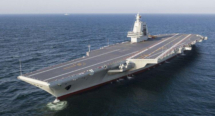 11 月 5 日海南三亚军港，福建舰正式入列授旗了！这可是咱们第一艘带电磁弹射的