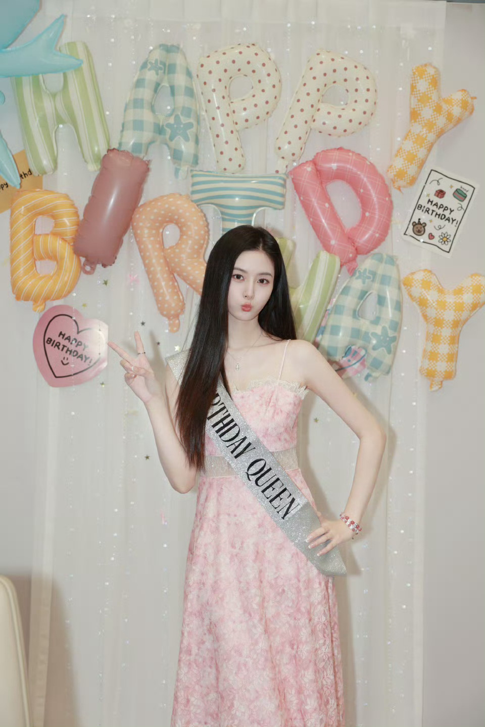 徐艺洋我的公主生日快乐呀！你一定要天天开心，永远幸福哦～ ​​​