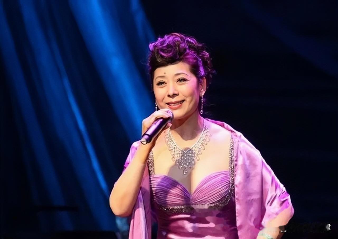 舞台上的歌唱家 生活里的受气包 1990年关牧村为护儿 狠心斩断错付的婚姻
 