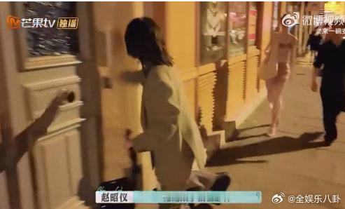 赵昭仪[超话]赵昭仪强烈安利自己出演的话剧谁看了不觉得赵昭仪超爱自己的话剧！周峻