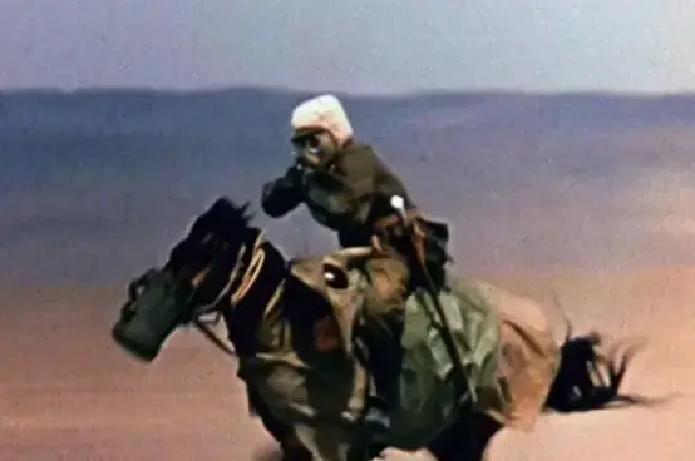 中国反派拍一部亏一部
 
去年三部大片偷偷改剧本。派拉蒙把上海换成虚构岛国，华纳