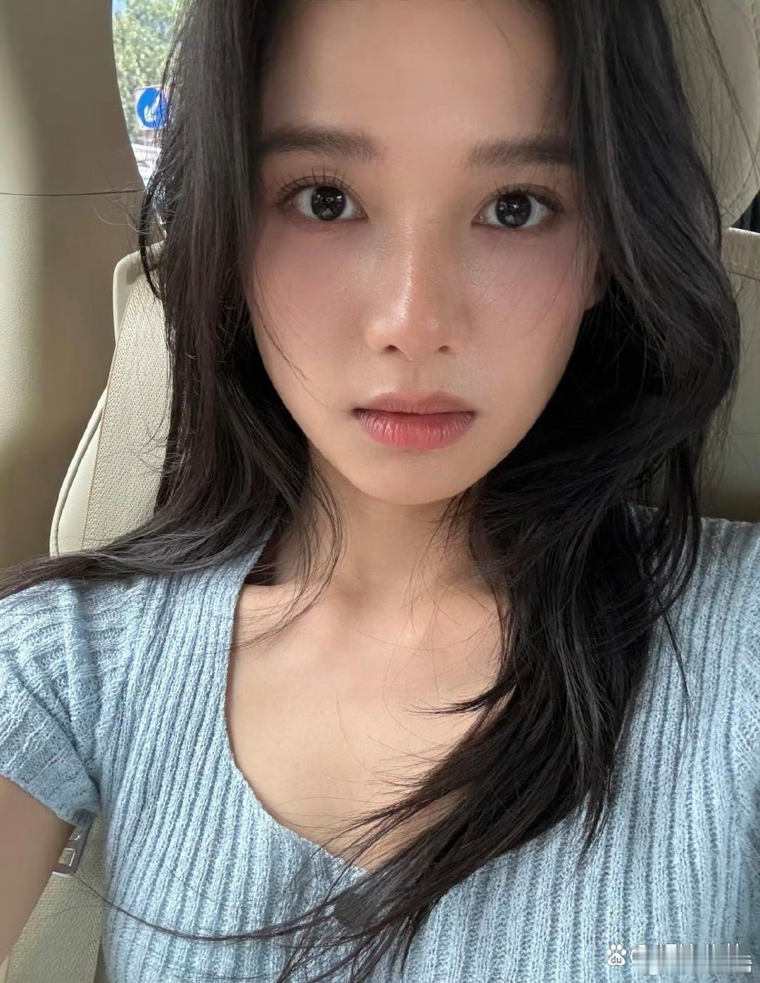 张婧仪，一看就是非常能抗老的骨相（虽然还小） 