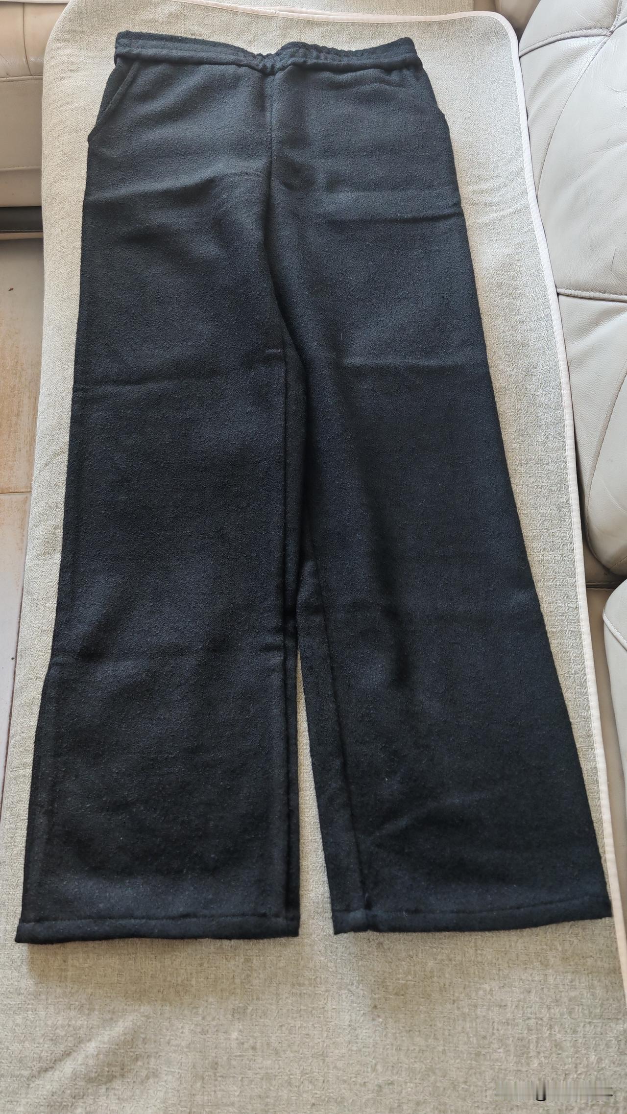 唉！
想把这条裤子换成钱
怎么就那么难
这是我自己做的裤子
在朋友圈发个图想换点