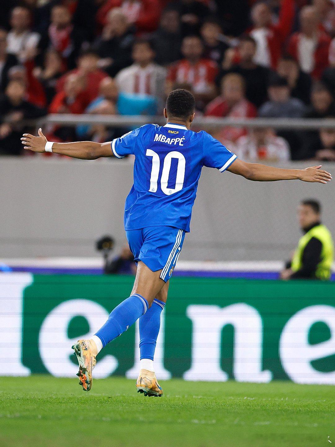 姆巴佩缺战西超杯半决赛，皇马硬仗先失王牌据西班牙《阿斯报》报道，皇家马德里头号球