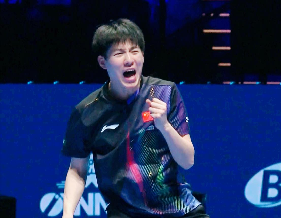 我去！温瑞博把西蒙打懵了，亨尼邦一号种子该换位了。
两人都是亨尼邦的队友，
非常