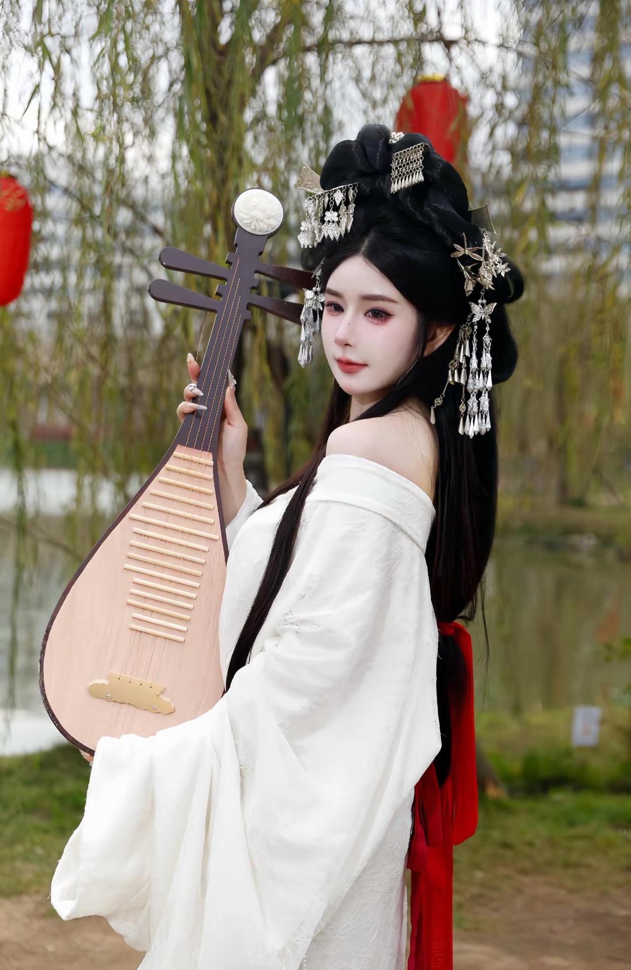 华夏有衣，其名汉服，何其有幸，生于华夏春天和汉服相遇到底有多美 汉服之美定格瞬间