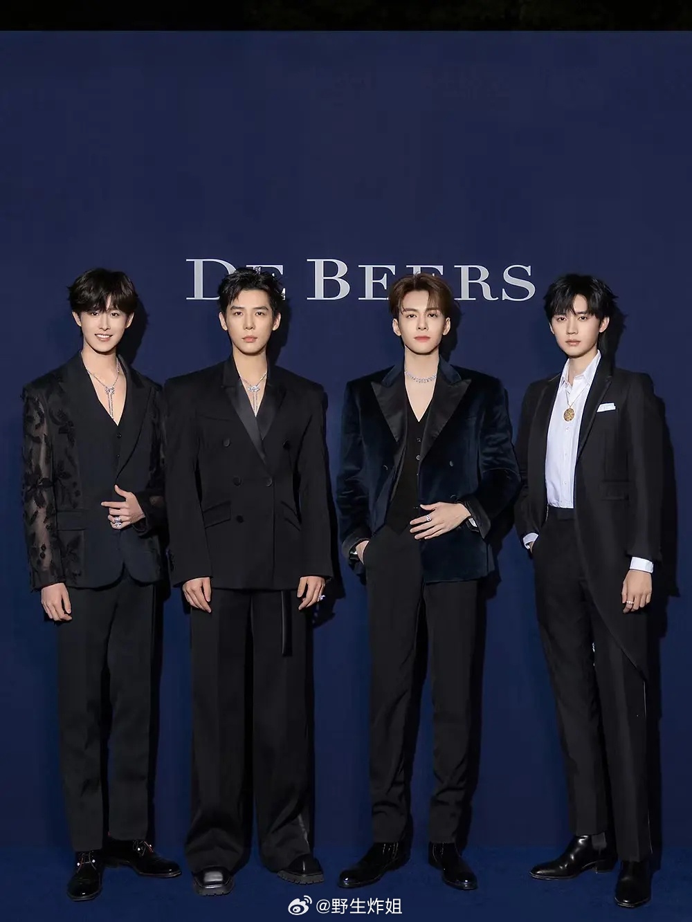 帅哥还是得看整体啊 大家第一眼看到了谁 